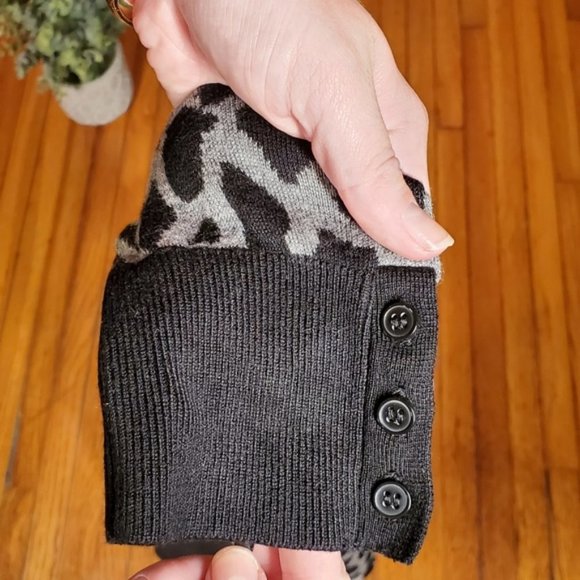 Express Mock Neck Sweater Cheetah Animal Print Gray Black Work Preppy Casual S - Picture 5 of 6